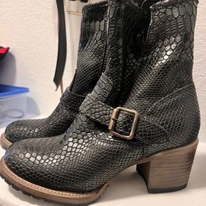 Worn once. Brand new Carlito Freebird booties size 8